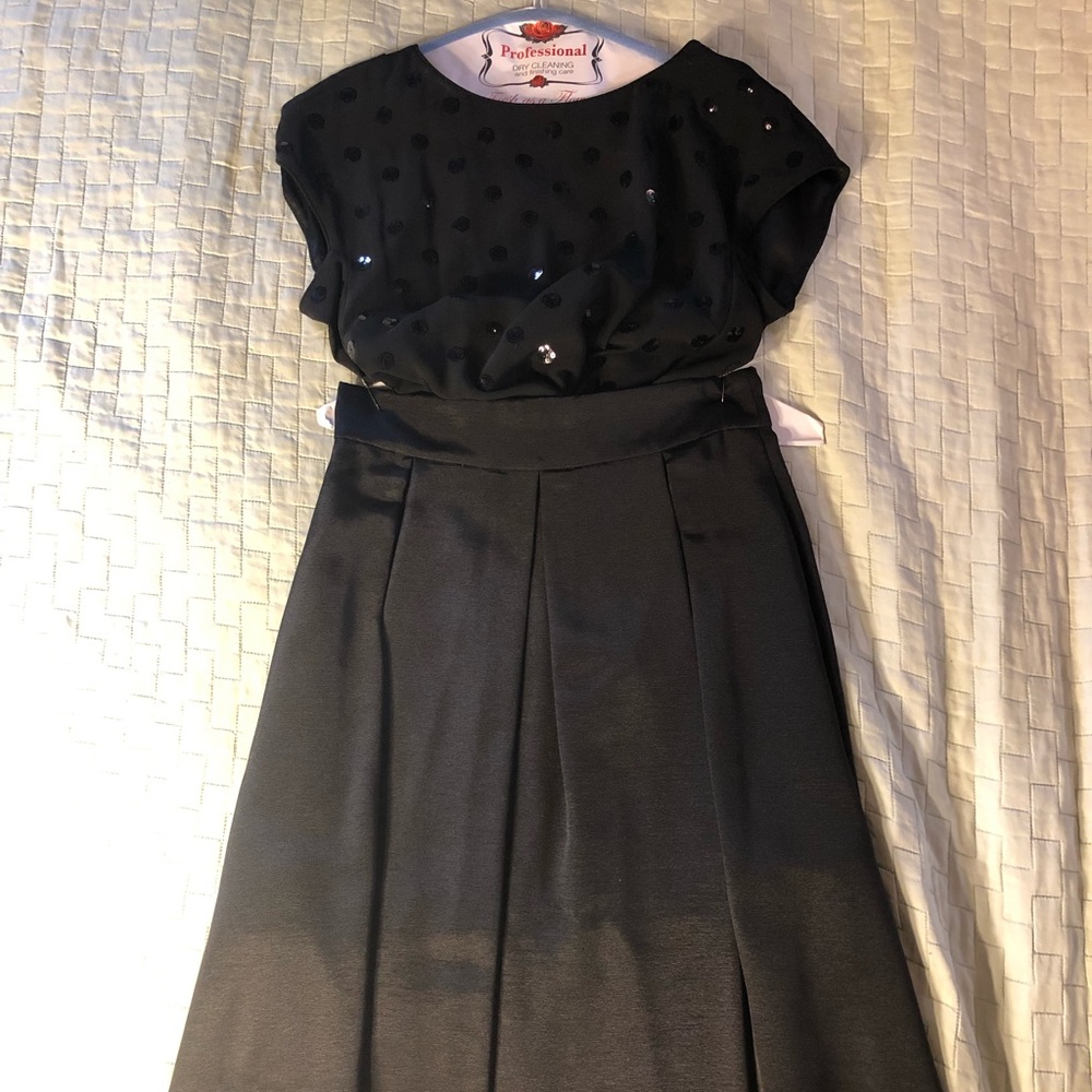 Eliza J Size 4 Knee Length Skirt and Blouse.